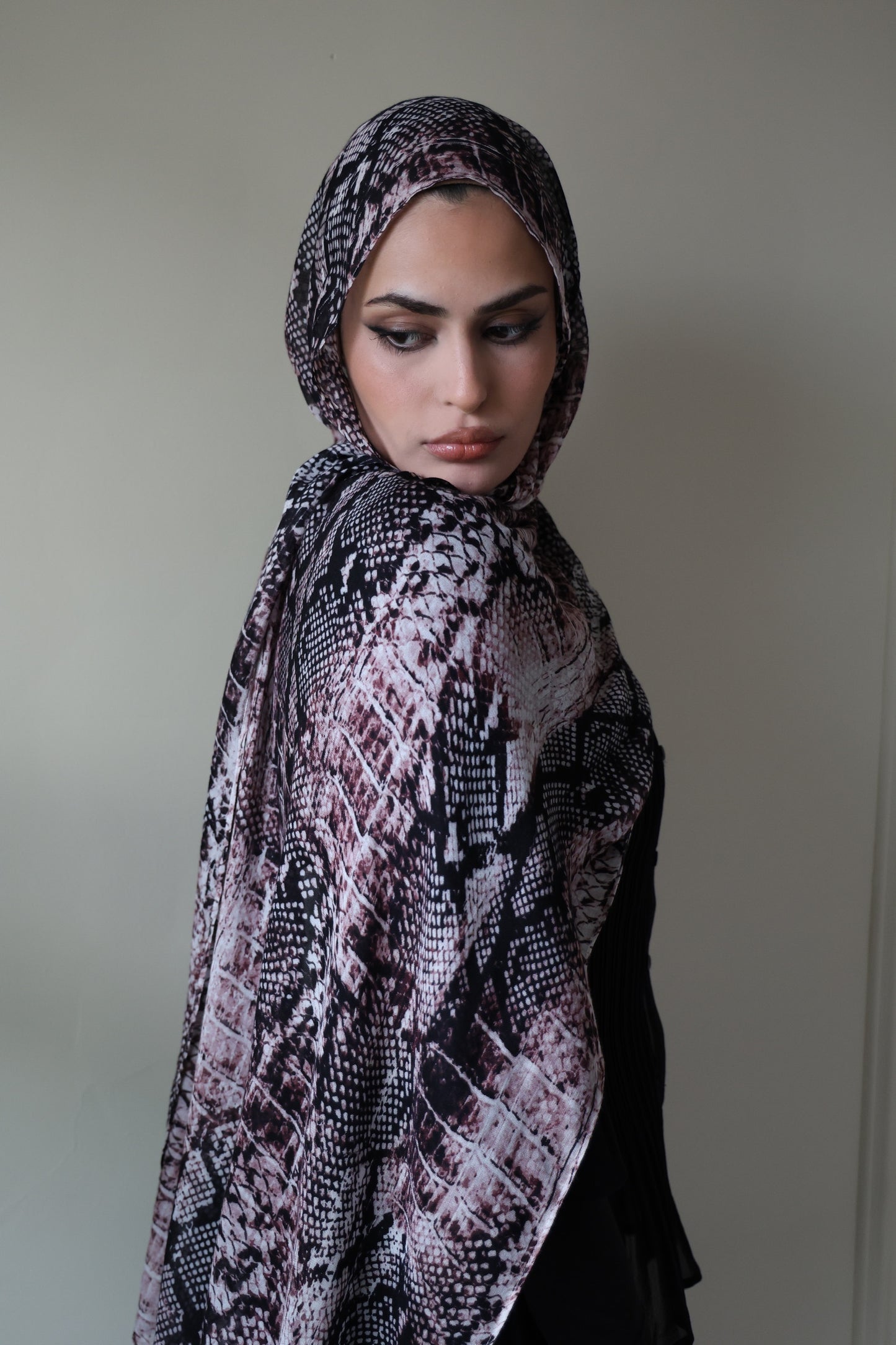 Crocodile Blush Modal Hijab